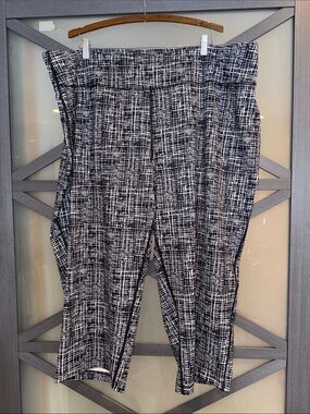 Lands' End Black and White Patterned Yoga Pants/Wide Leg Leggings